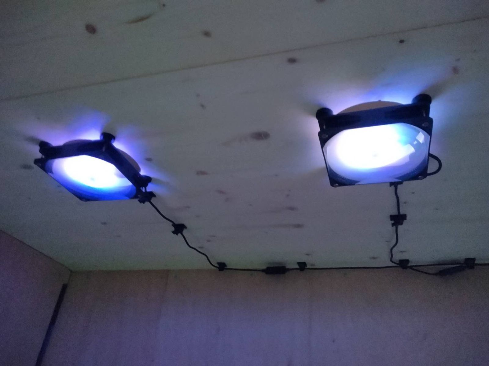  ゲーミングルーム オンラインルーム おひとりネットカフェ 簡易事務所 1台 リモート ゲーミング デスク 簡易部屋 防音室 PC スタジオ リラックス空間 ゲームスペース LED ログハウス プレハブ 住宅設備