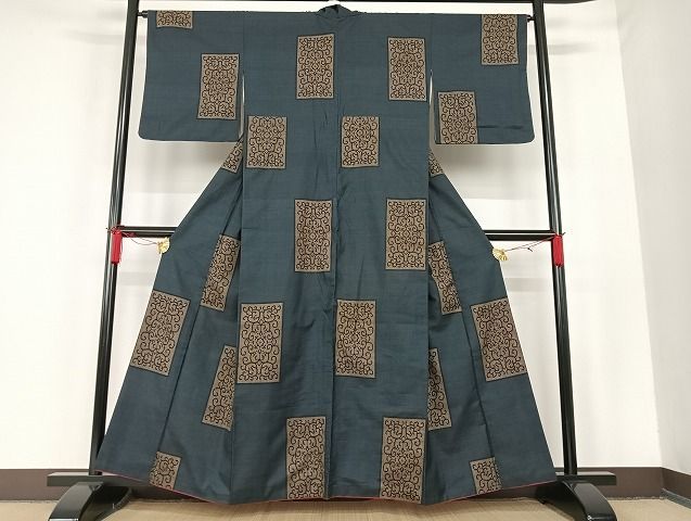19. 正絹 型染小紋 つまん 花唐草文様 19. 正絹 型染小紋 つまん 花唐草文様