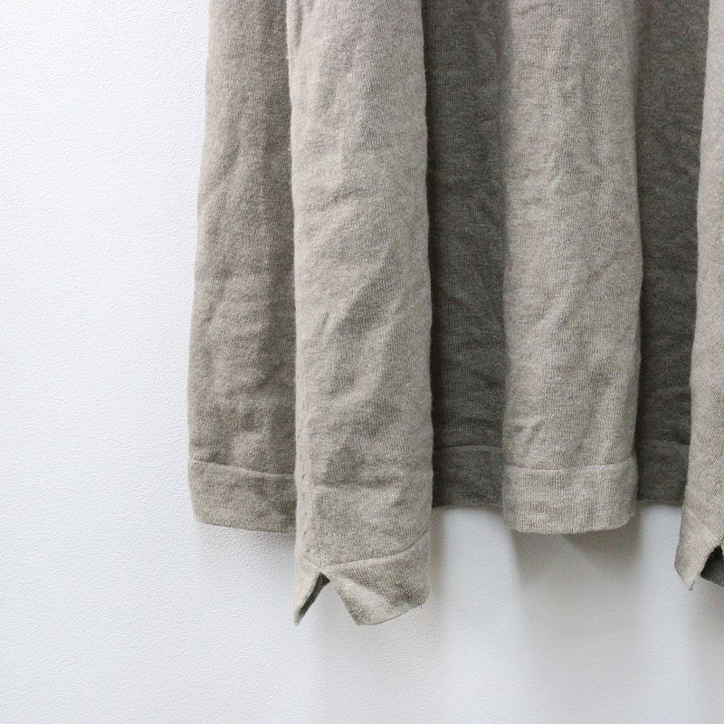 ベージュ トップス