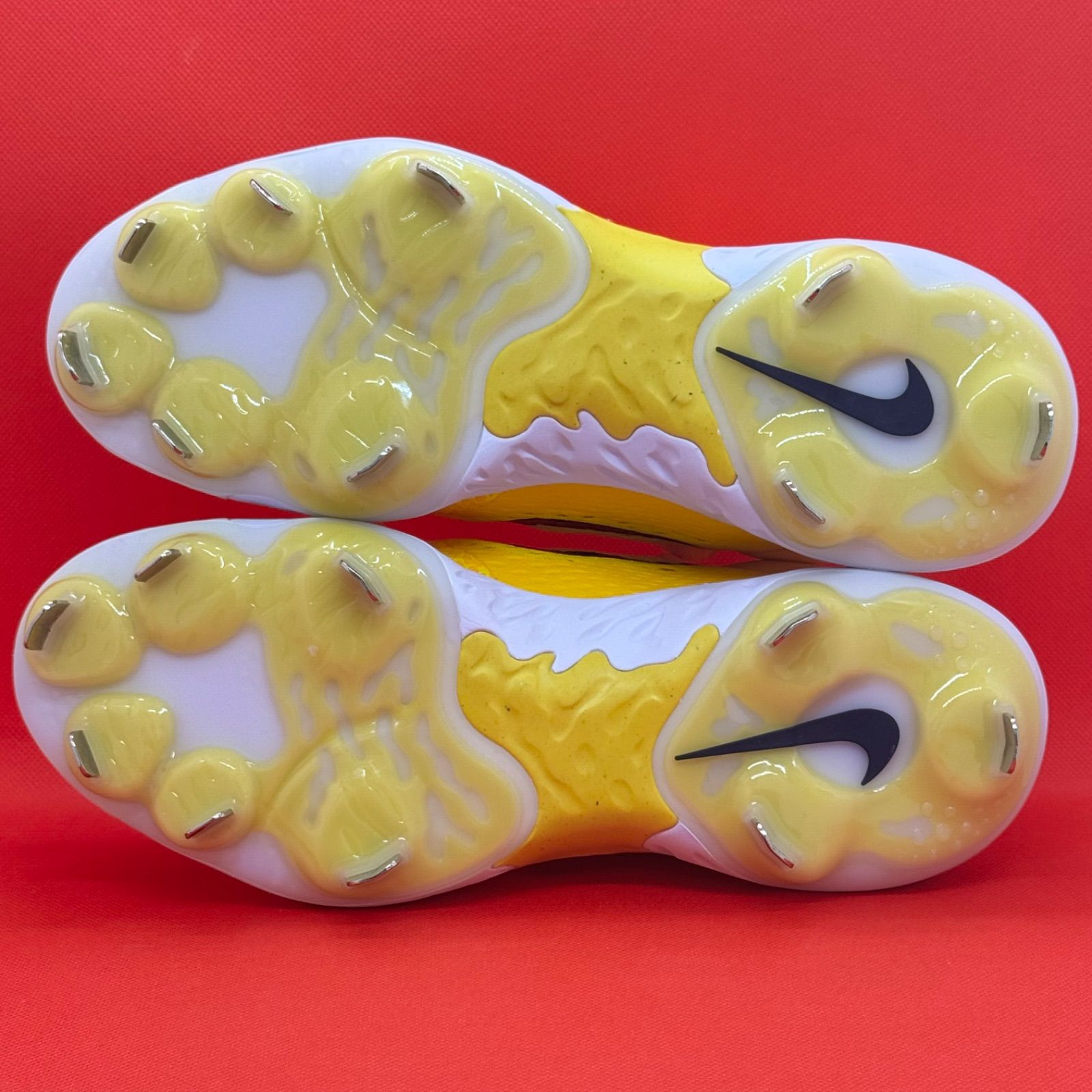 野球スパイク イエロー