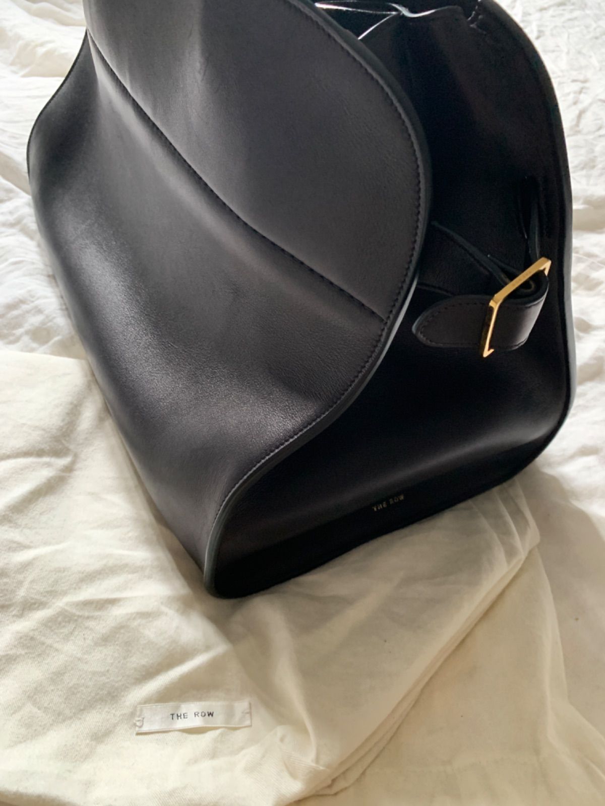 本日限定お値下げ！THE ROW Margaux 17 サドルレザー ブラック 