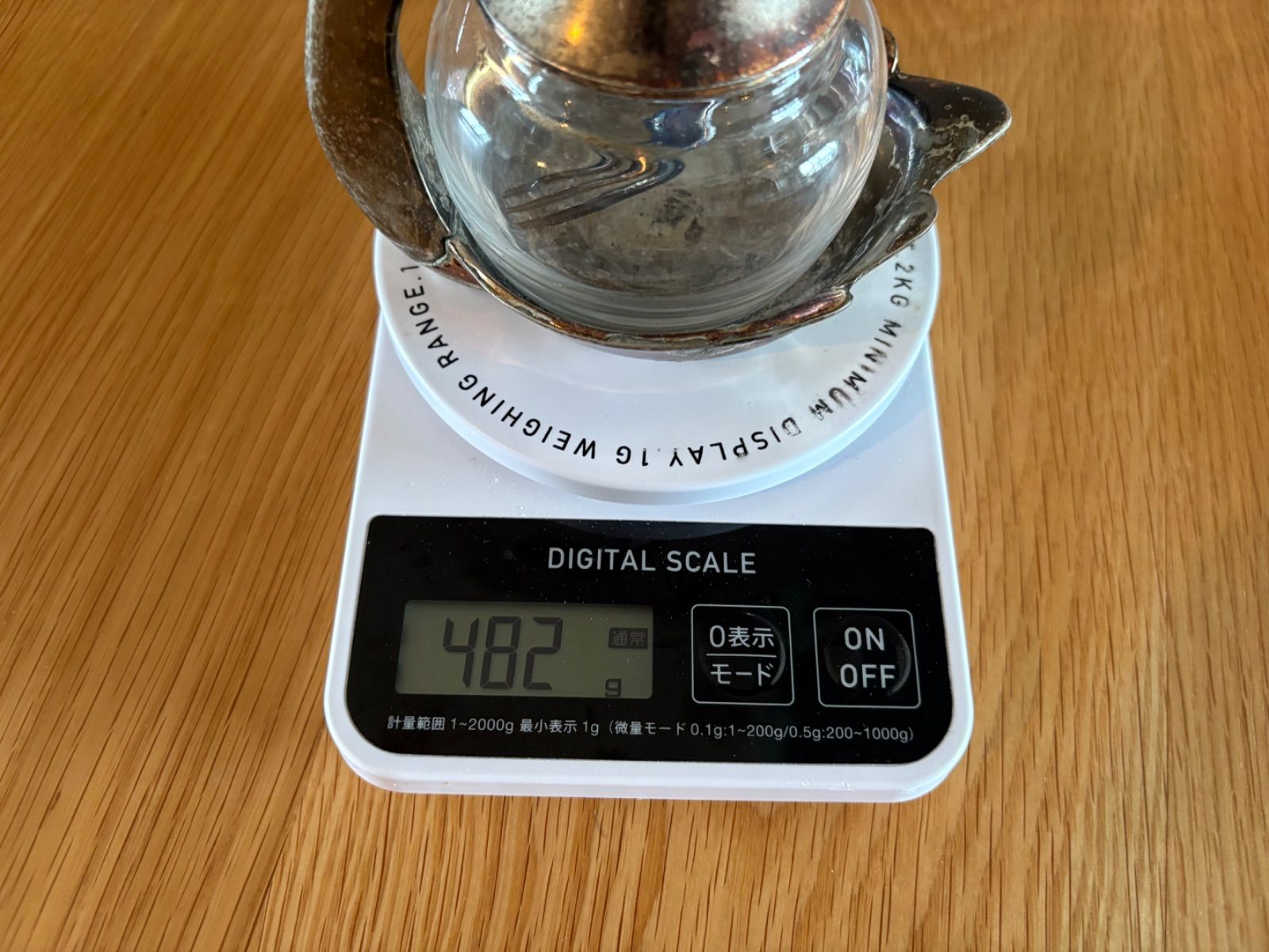 ヨーロッパの古い白鳥の形をしたシュガーポット