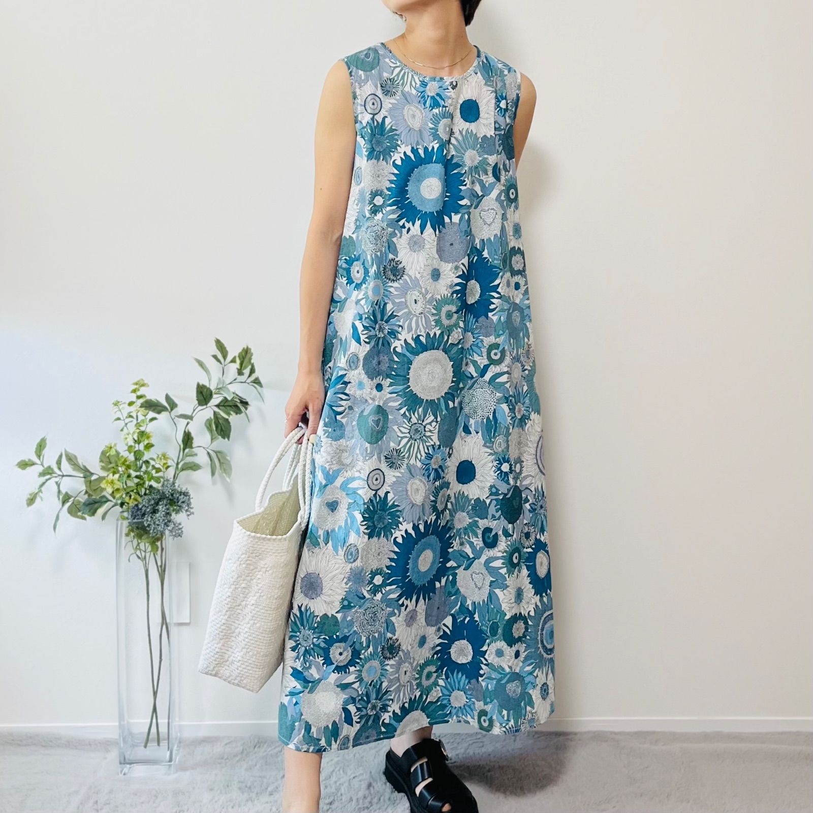 リバティ ワンピース ひまわり 向日葵 青系 花柄 ボタニカル ロング 夏ワンピ 新品タグ付き リバティ定番人気のひまわり柄 リラックスフィット