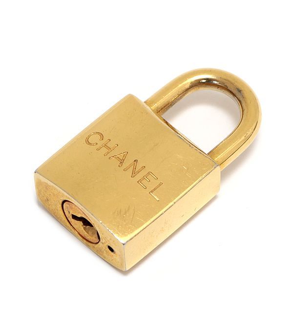 シャネル CHANEL 鍵 カギ パドロック カデナ ゴールド金具【62943