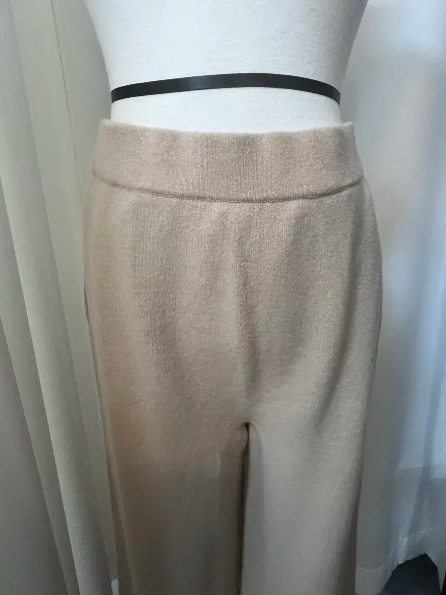 the CASHMERE カシミア ワイド パンツ 級