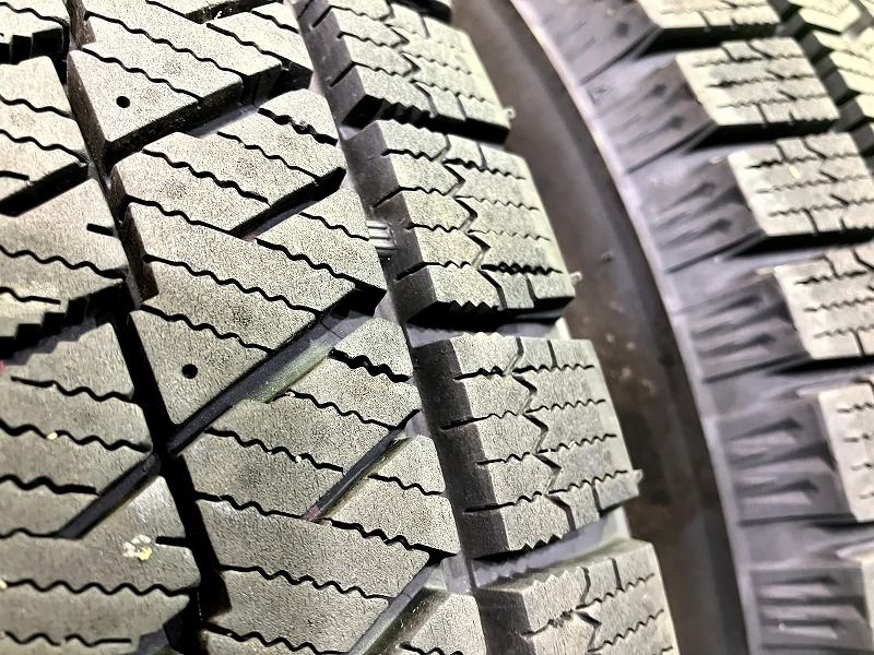 おしゃれコーデ BRIDGESTONE スタッドレス ブリヂストン ブリザックVRX2 195 65R15 4本 8ミリ