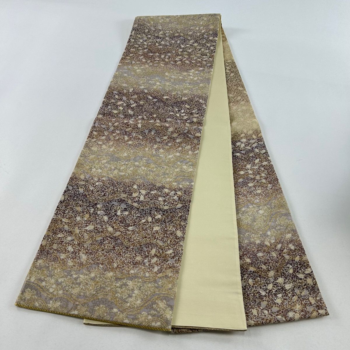 正絹六通袋帯【花びら縦縞鹿の子】