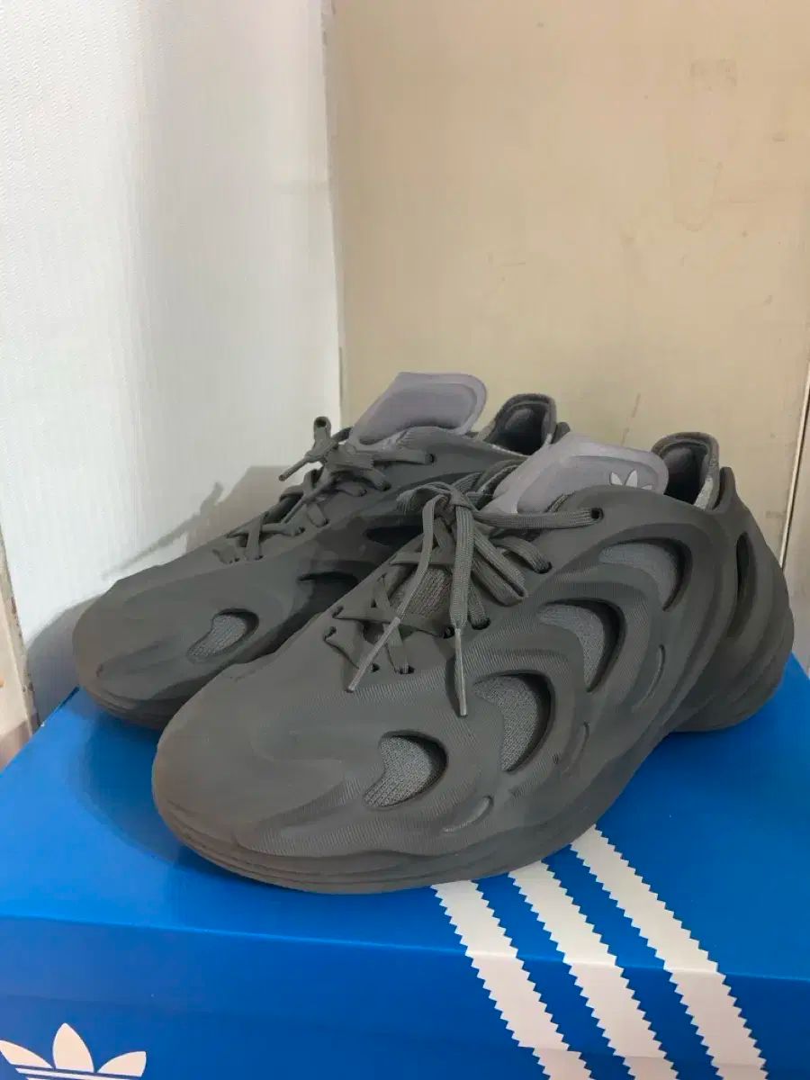 adidas(アディダス) アディフォーム Q グレー 255