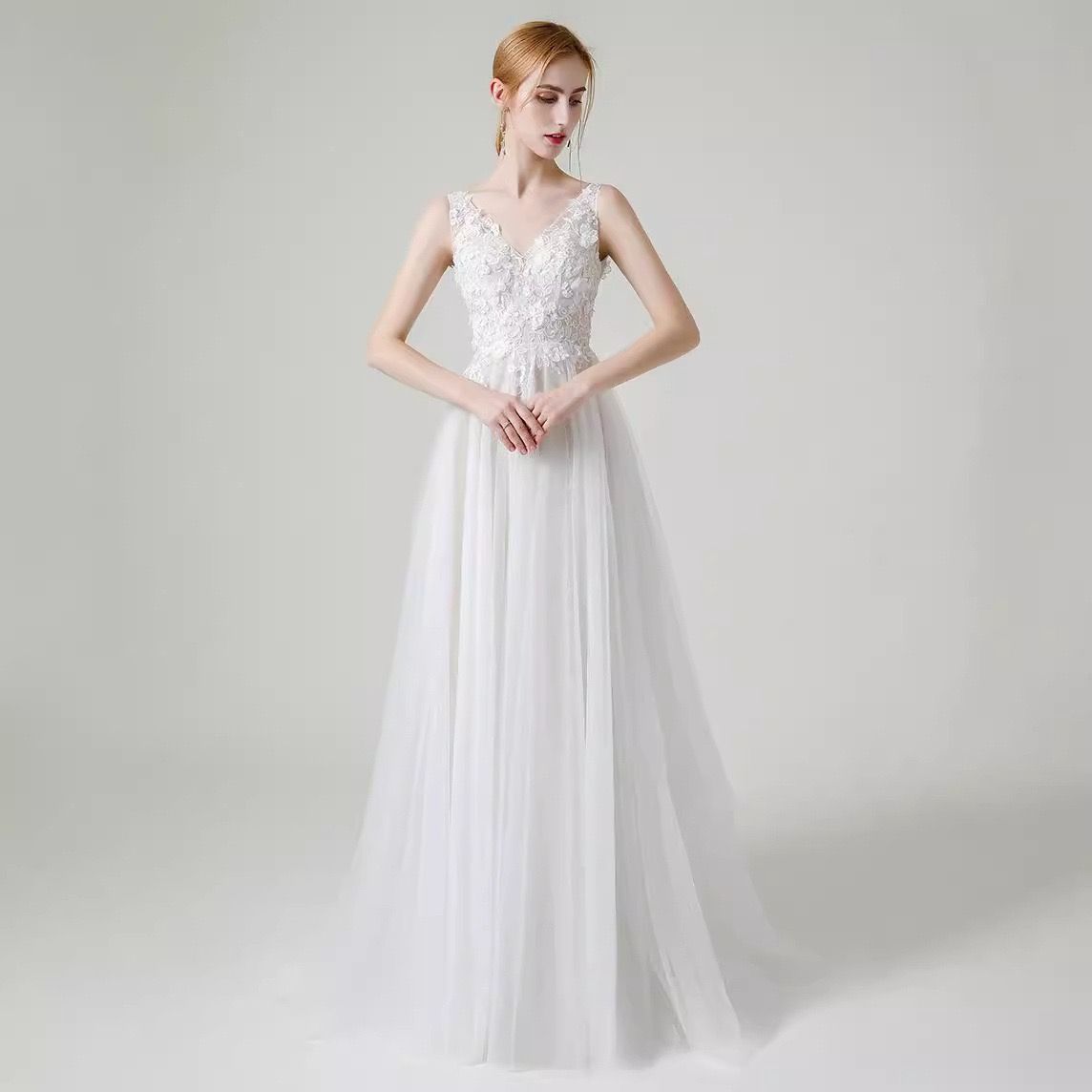 新しい♥ ウェディングドレス ウエディングドレス 結婚式 前撮り ホワイト 大きいサイズあり 小花と刺繍 Vネック