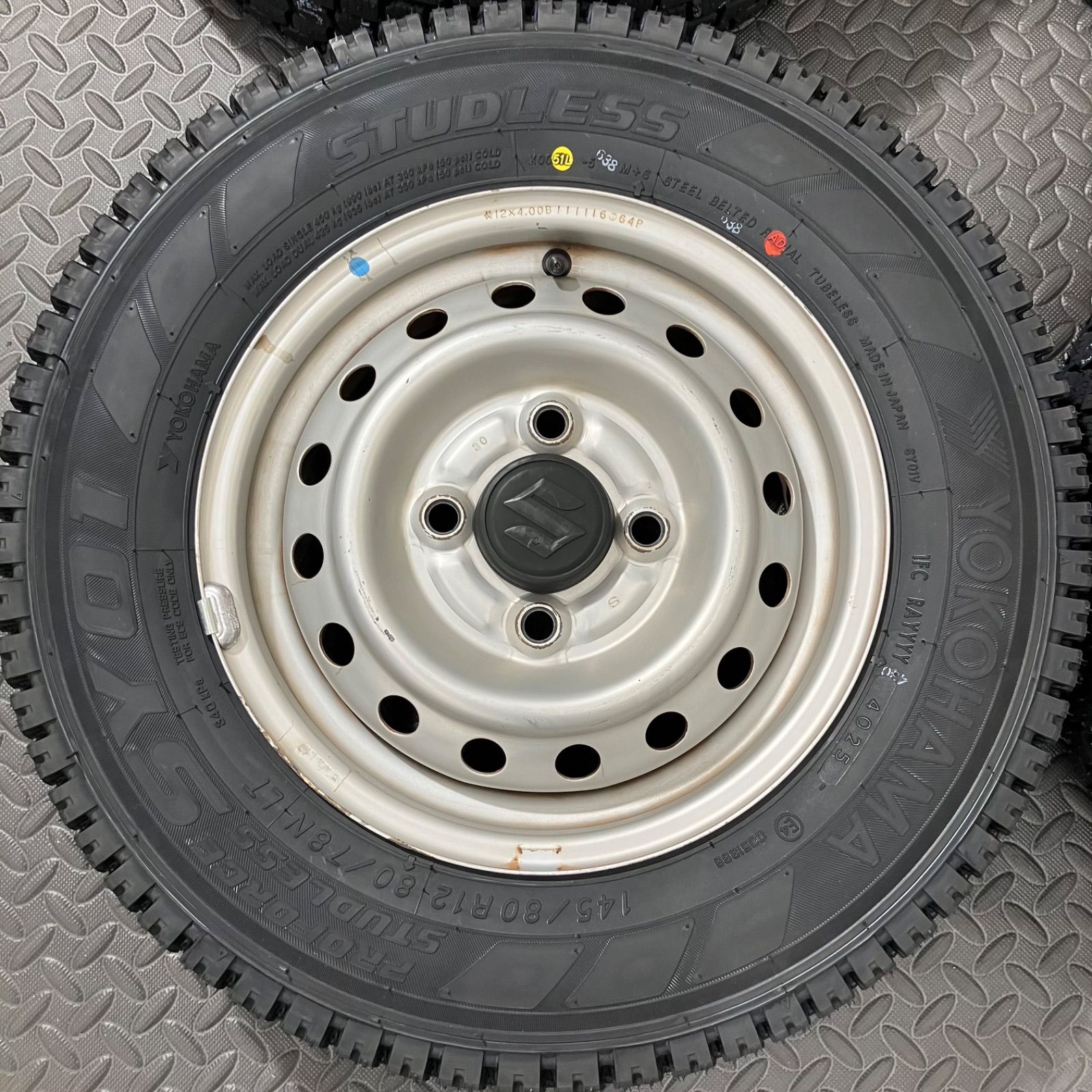 スタッドレスタイヤ 冬タイヤ