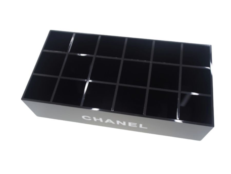 シャネル ノベルティ コスメ収納 アクリルケース 18マス 3×6 スタンド 箱付 ブラック CHANEL【New 新品】