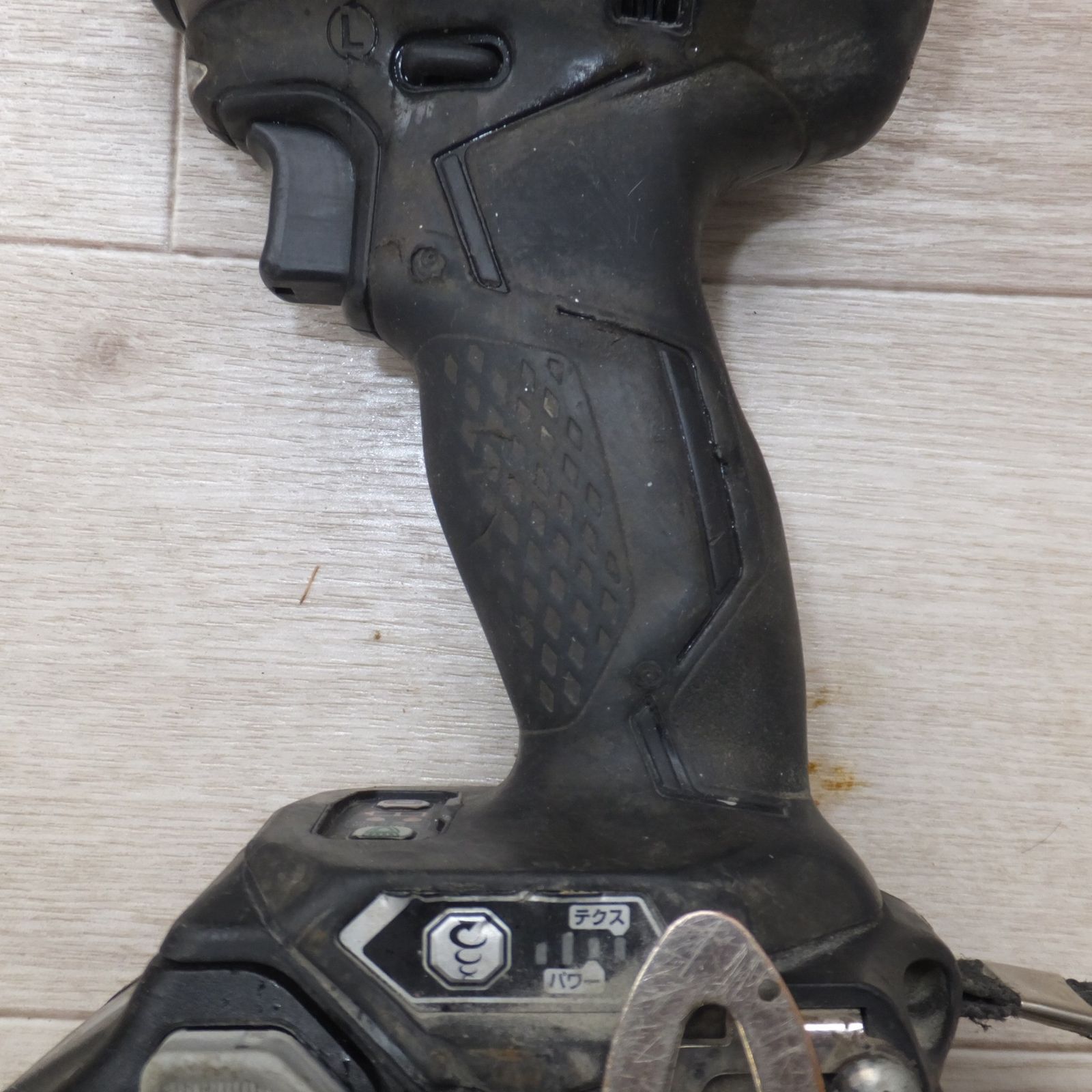 コードレスインパクトドライバ