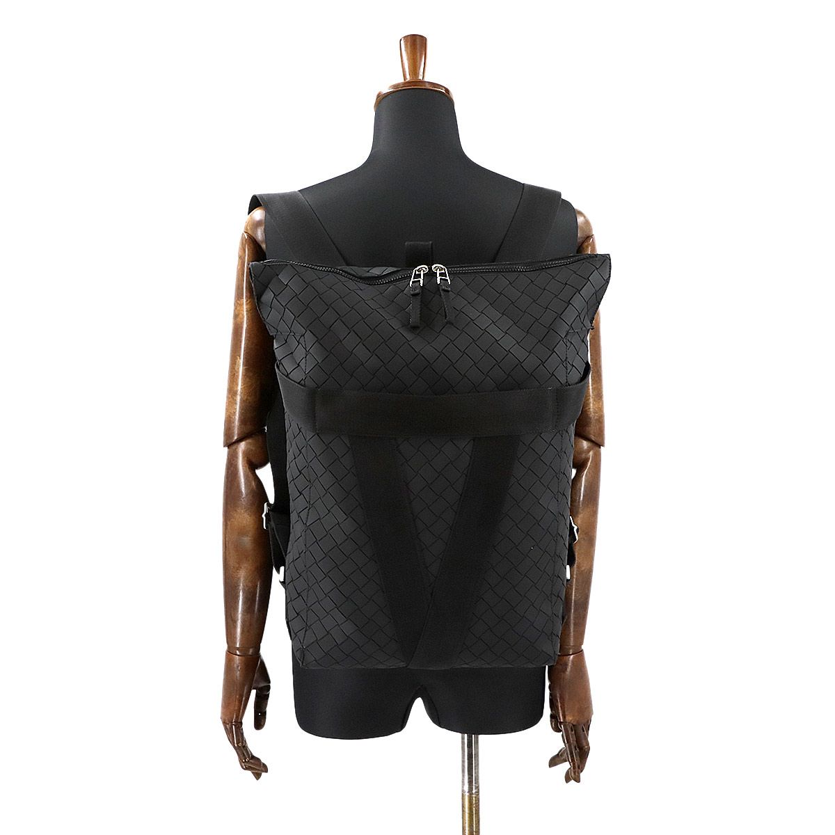 ボッテガ ヴェネタ イントレチャート バックパック ブラック ラバー リュック ブラックイントレチャート バックパック| Bottega Veneta® 日本