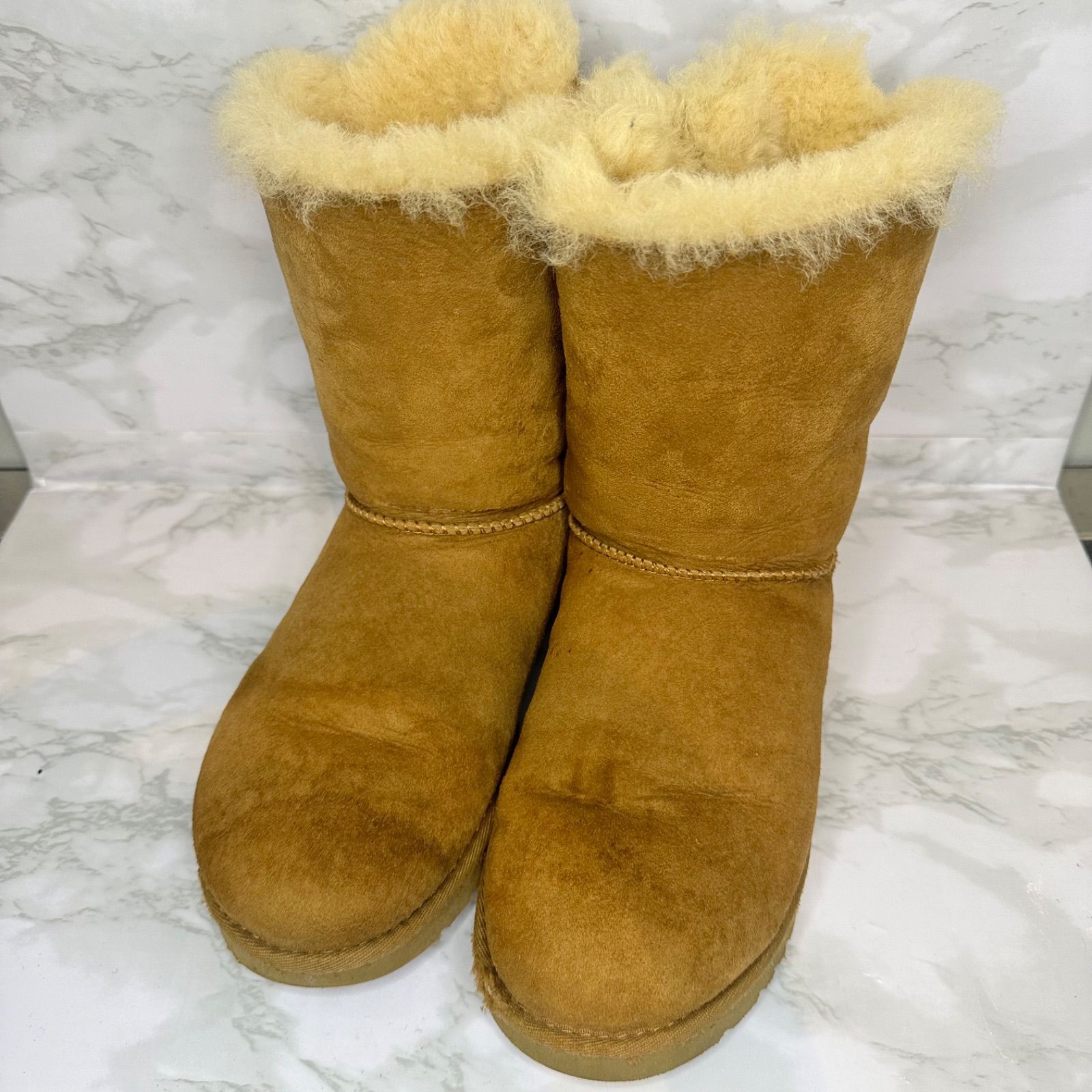 UGG ムートンブーツ リボン 24cm ベージュ キャメル - メルカリ