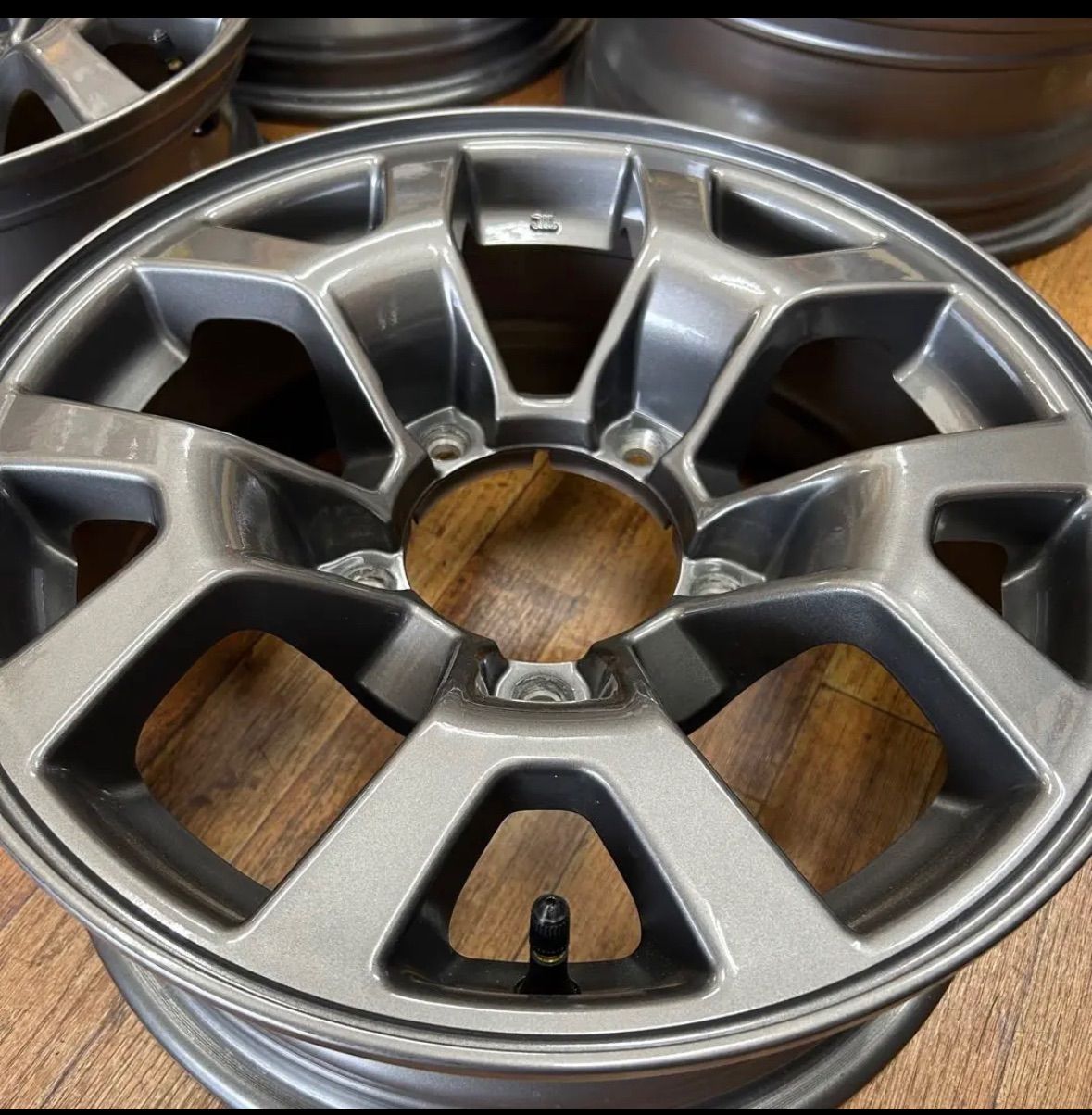 jb74 純正ホイール 4本 新車 1ヶ月 外し 99％新品 納車前外し ジムニー JB64 純正 ホイール 4本セット