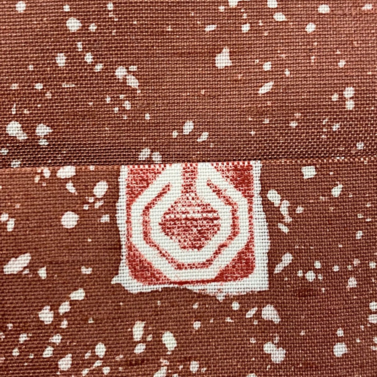 小紋 身丈151.5cm 裄丈64cm M 袷 白山工房 牛首紬地 証紙 幾何学 赤茶  