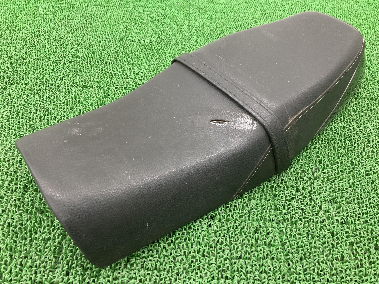 GB250クラブマン シート ホンダ 純正 中古 バイク 部品 MC10 3型 シートカウル シートバンド 張り替えベースに 品薄 車検 Genuine