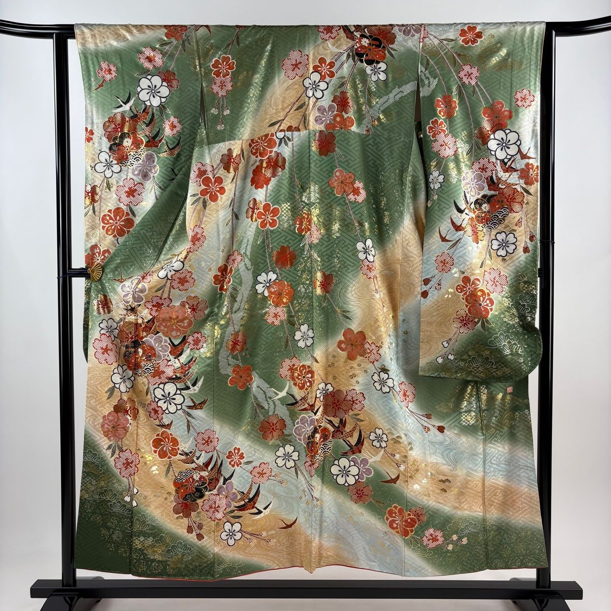 専用☆　振袖単品☆谷崎潤一郎の世界　落款入り　枝垂れ桜に刺繍 身丈169cm 週末限定価格☆振袖単品☆谷崎潤一郎の世界 落款入り枝垂れ桜に