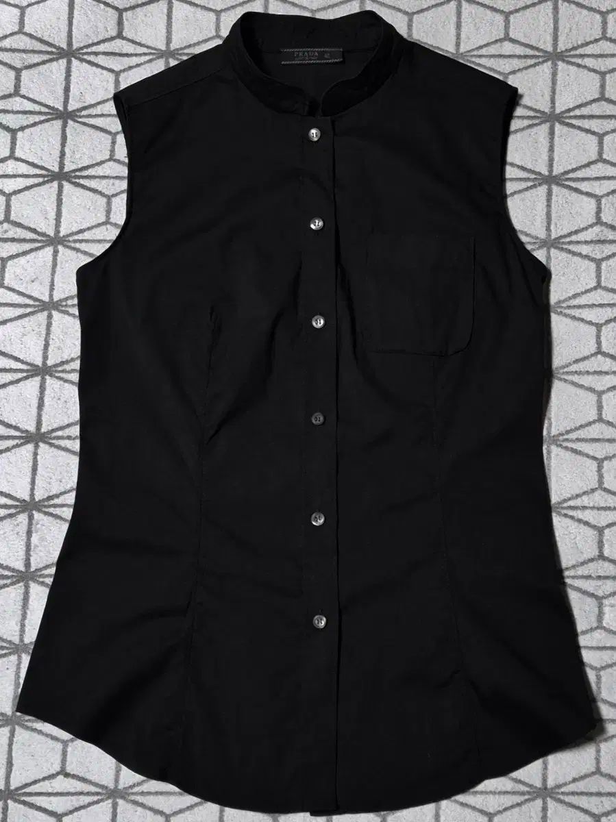 プラダ PRADA　ノースリーブ　Ｔシャツ　XS D7705 プラダ PRADA ノースリーブ Tシャツ XS D7705 | POST-ANTIQUE