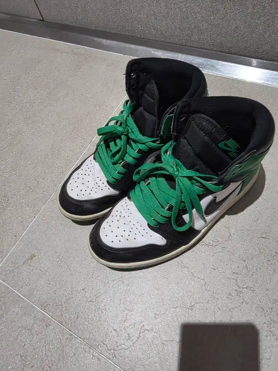 ナイキ エア ジョーダン 1 ハイ グリーン