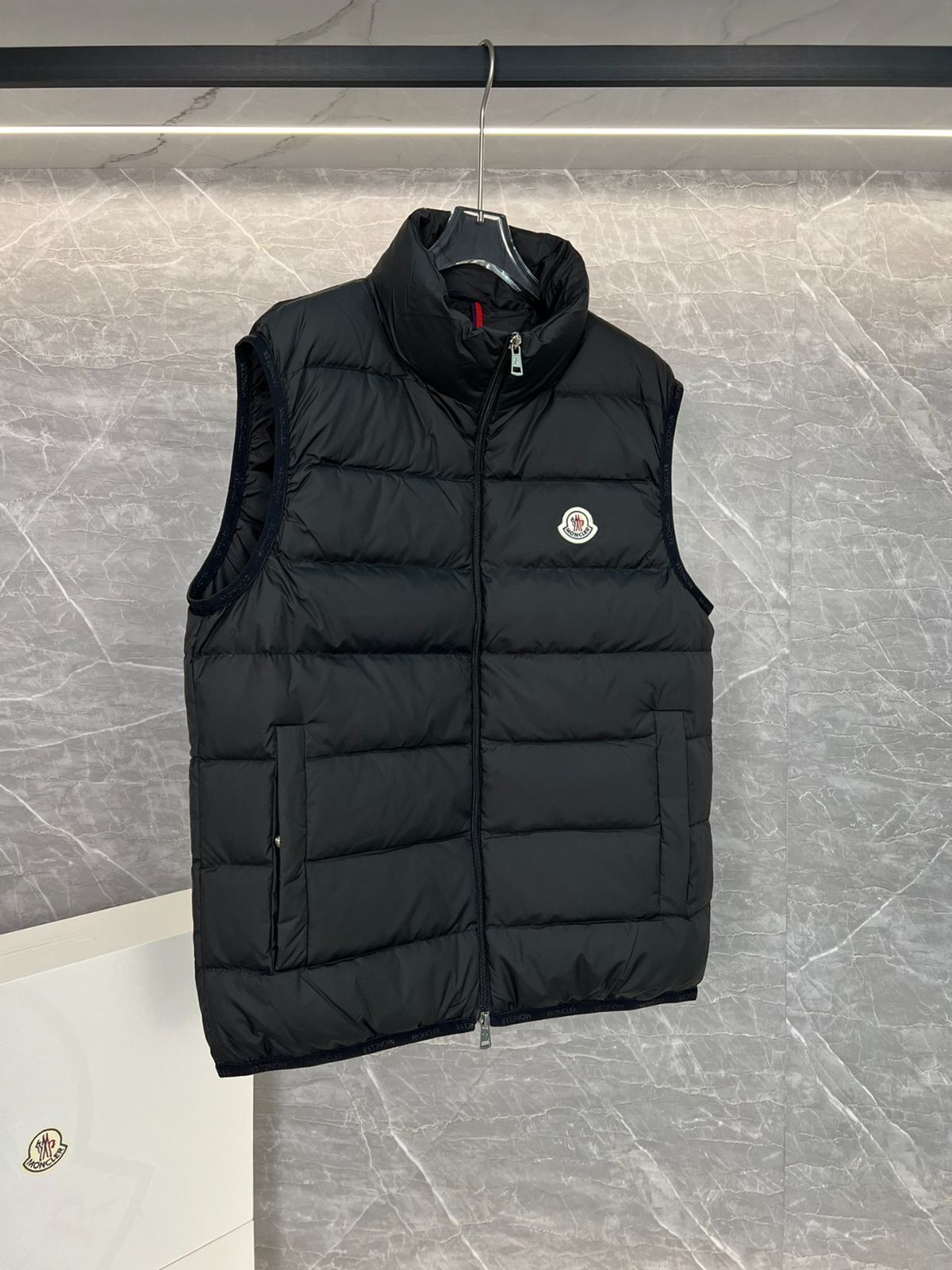 【極美品】　【期間限定セール】MONCLER 黒 ダウンベスト ○最終値下○【超美品】MONCLER モンクレール ダウンベスト