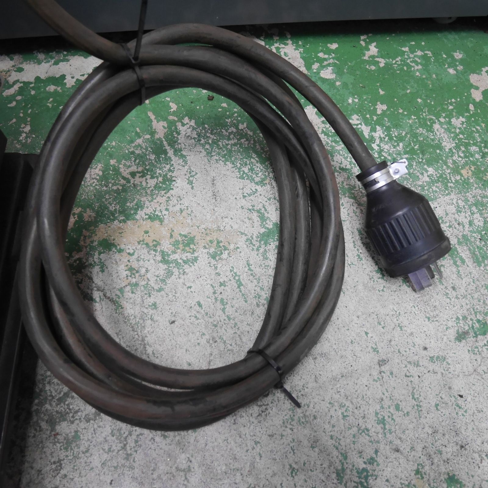 インバーター 単相|三相