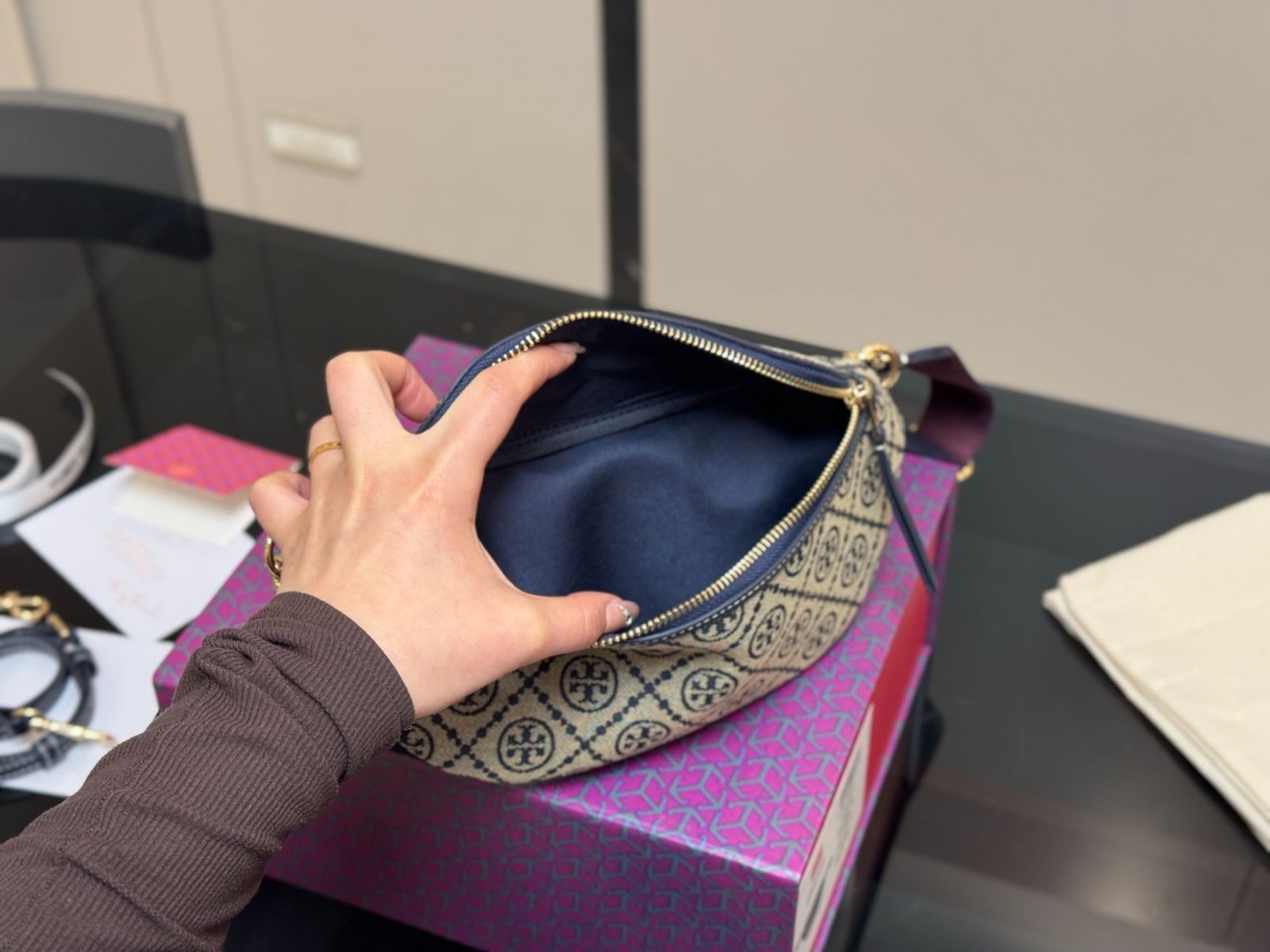 今日特価】Tory Burch Underarm/Chest Bag トーリーバーチ