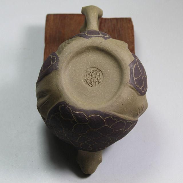 2色の霊芝を春に供紫砂壺 中国宜興 紫泥急須・茶壺・茶道具 2色の霊芝を春に供紫砂壺 中国宜興 紫泥急須・茶壺・茶道具