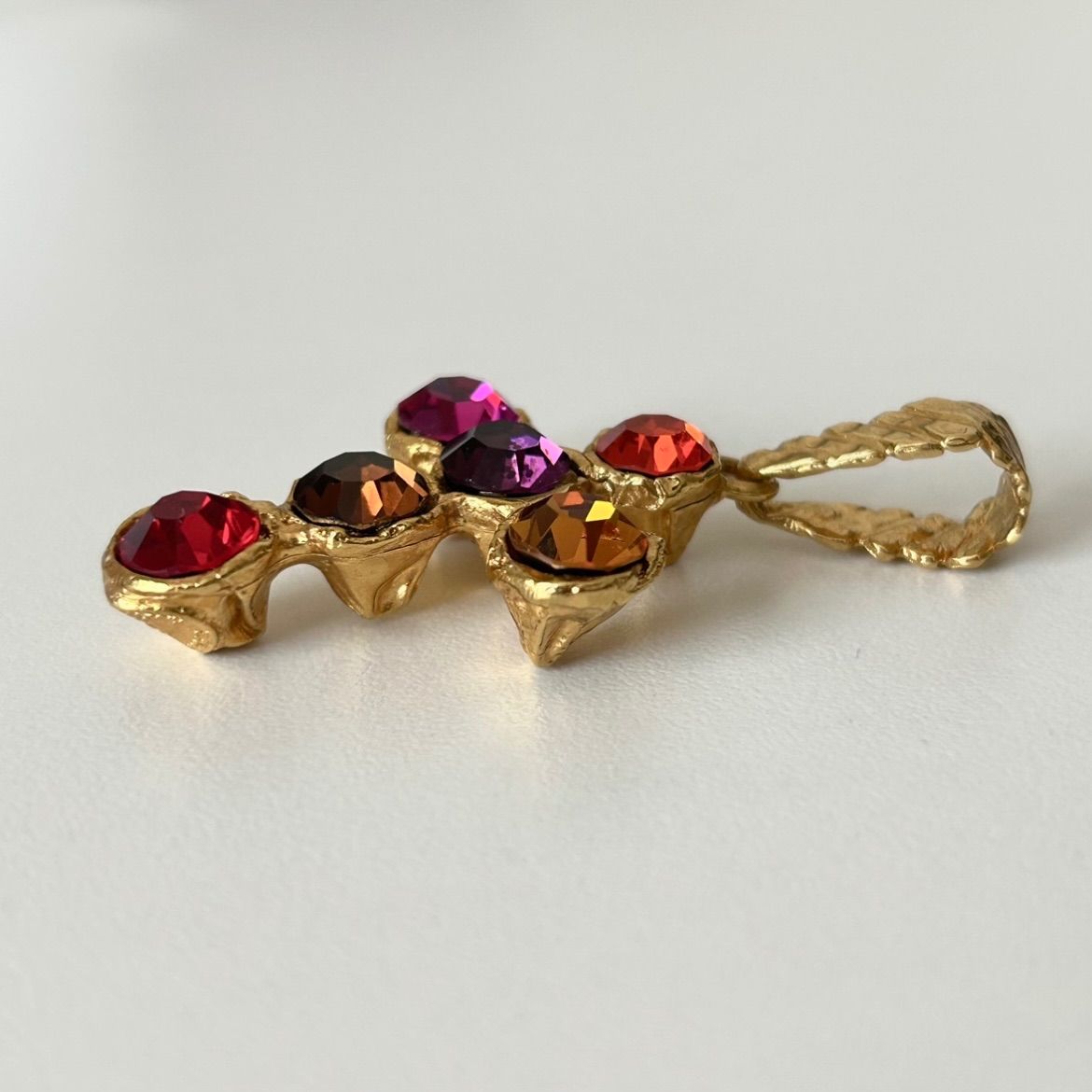 Christian Lacroix クロス ネックレストップ ラインストーン Christian Lacroix クロス ネックレストップ ラインストーン