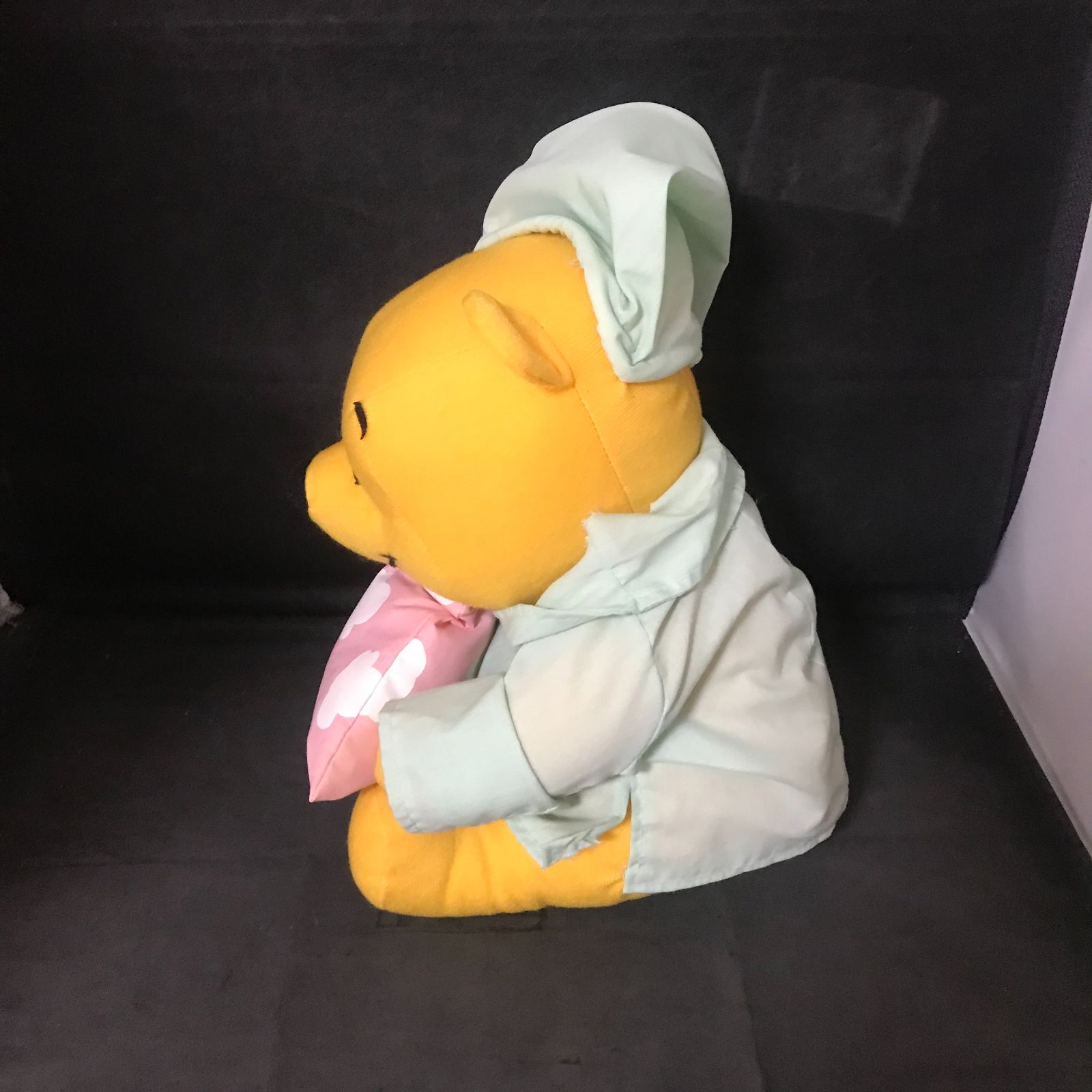 3630 くまのプーさん ぬいぐるみ パジャマ姿 枕抱き【中古