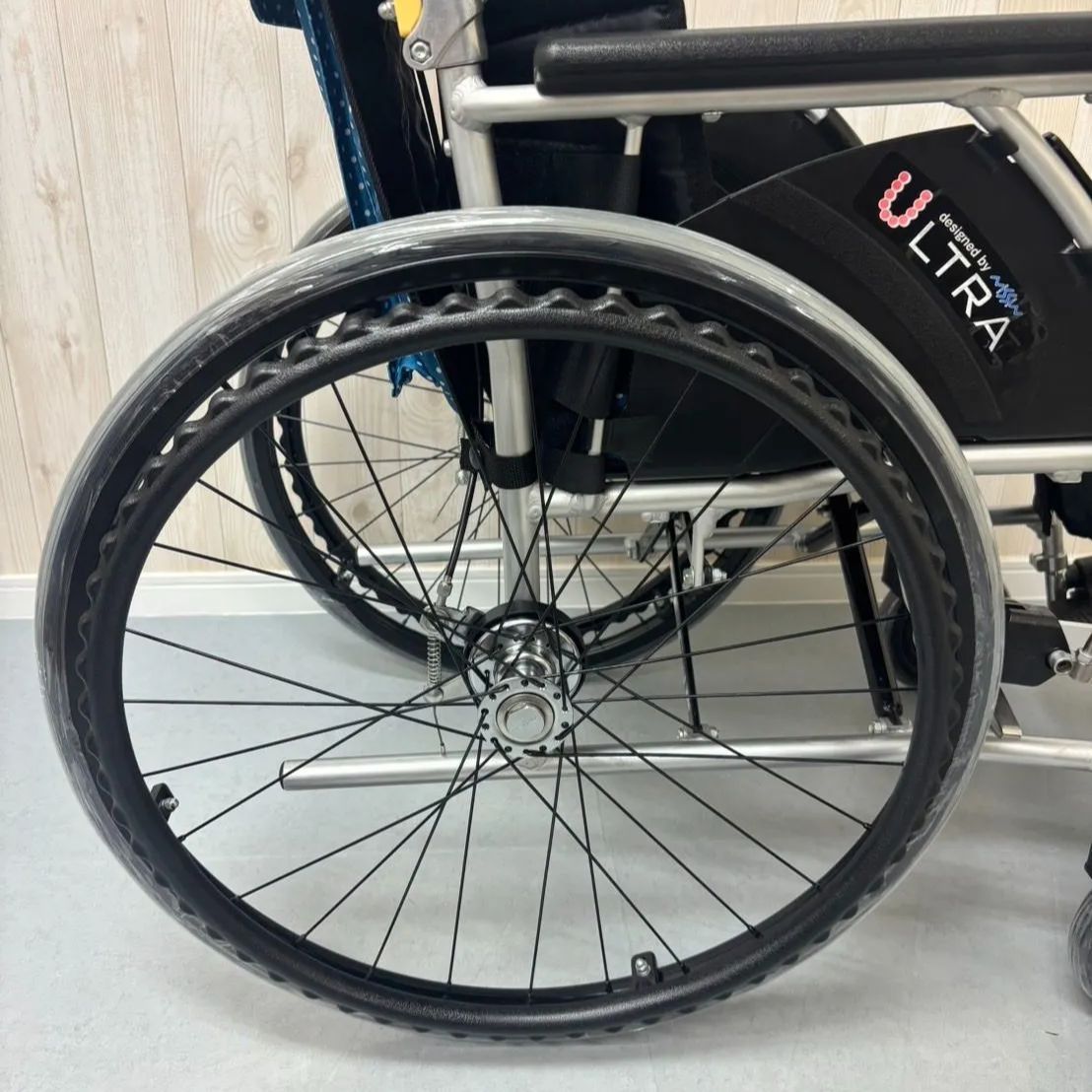 日進医療器　自走用　超軽量　ULTRA　ノーパンクタイヤ　車椅子　NA-U1 車いす自走式 NA-U1エアリー仕様｜車椅子のレンタル｜ダスキン