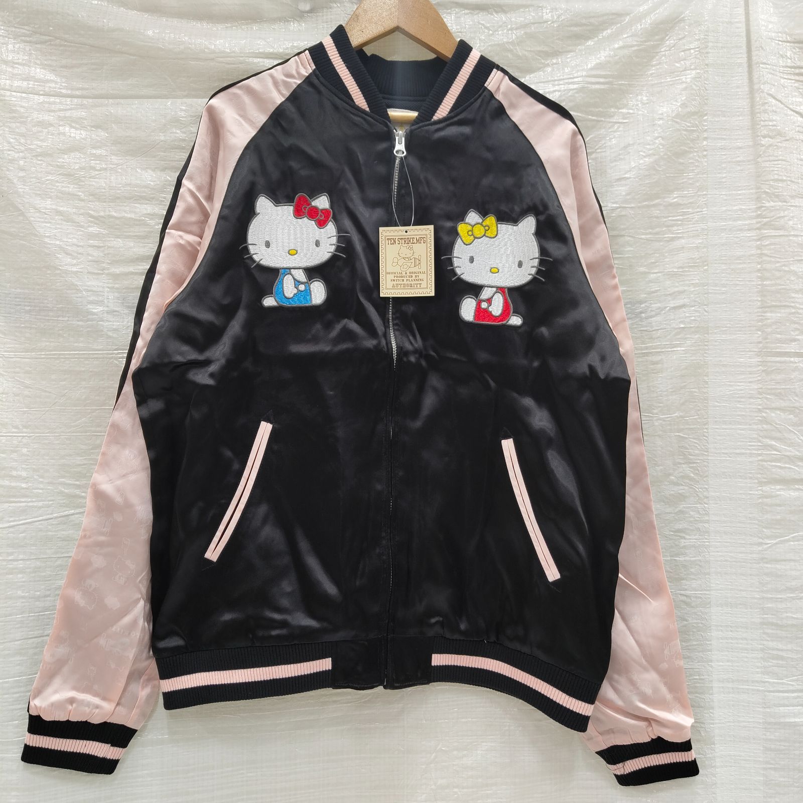 3L XXL 刺繍 スカジャン TENSTRIKE ハローキティ コラボ ハローミミィ サンリオ ジャガード袖 ジャケット アウター ビッグサイズ 大きいサイズ ブラック×ピンク 6326569