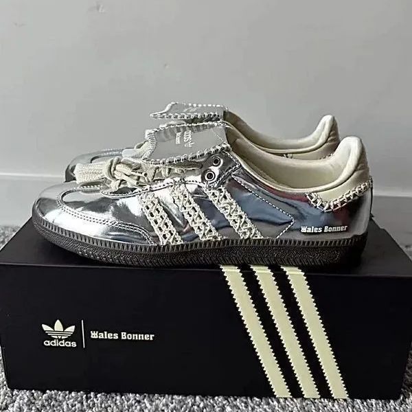 新品未使用 adidas Originals アディダス ウェールズボナー 23SS WB SILVER SAMBA シルバーサンバ IG8181  SILVER METALLIC CREAM WHITE シルバー メタリック - メルカリ