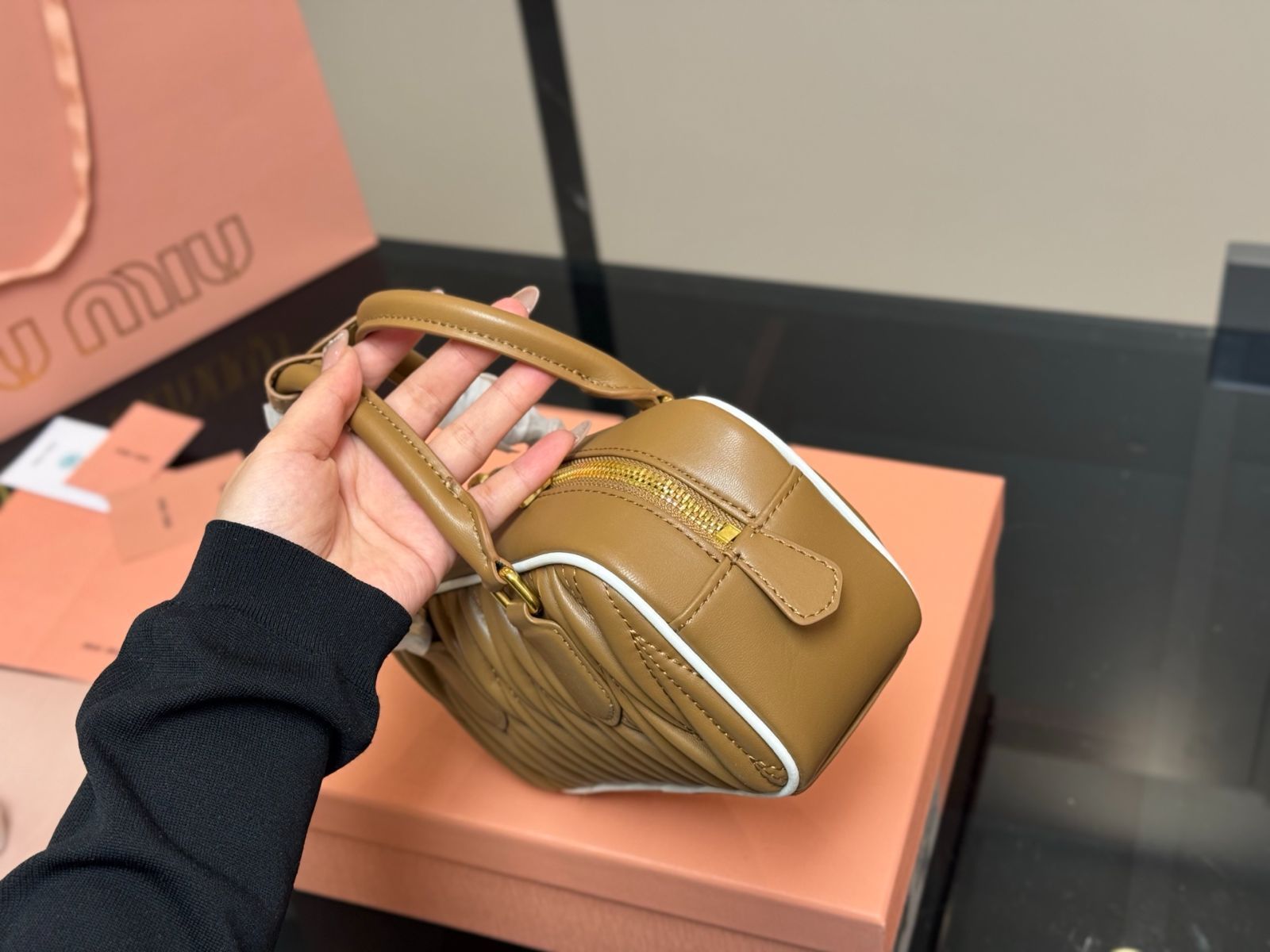 今日特価】Miu Miu Bowling Bag ミュウミュウ ボウリング バッグ