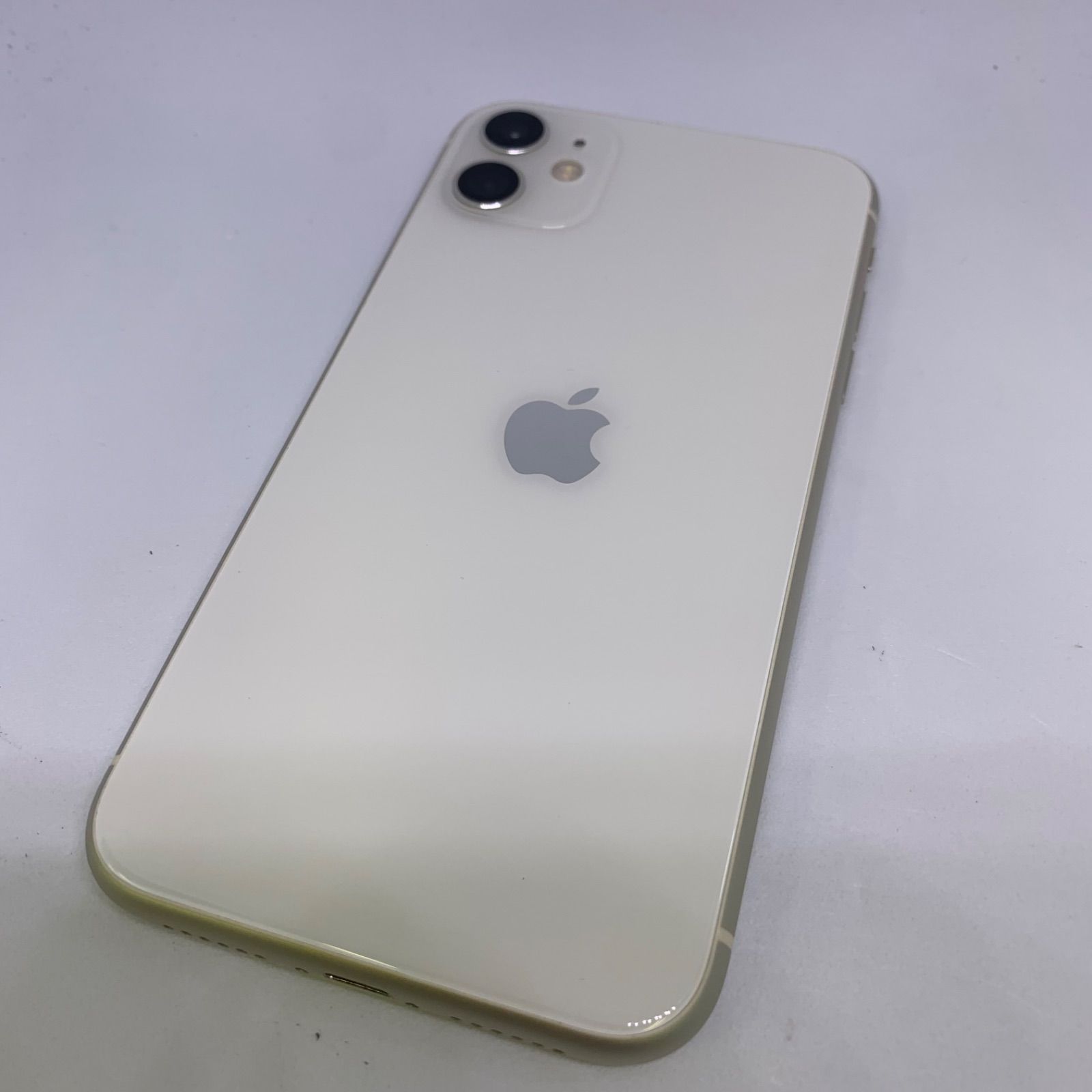 ☆【中古品】au iPhone 11 64GB ホワイト - メルカリ