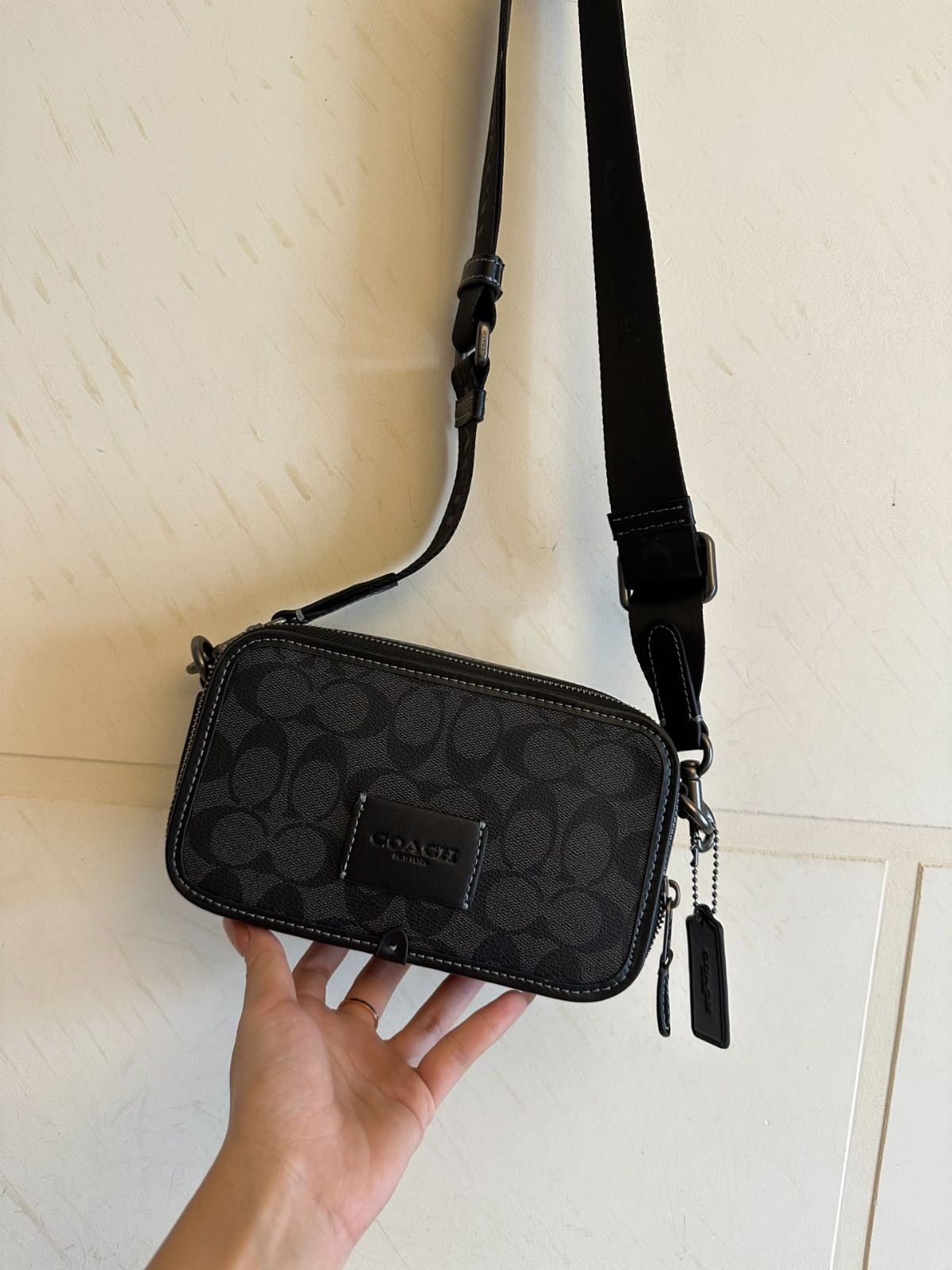 新品 コーチ メンズ COACH ショルダーバッグ シグネチャー ワイアットワイアット