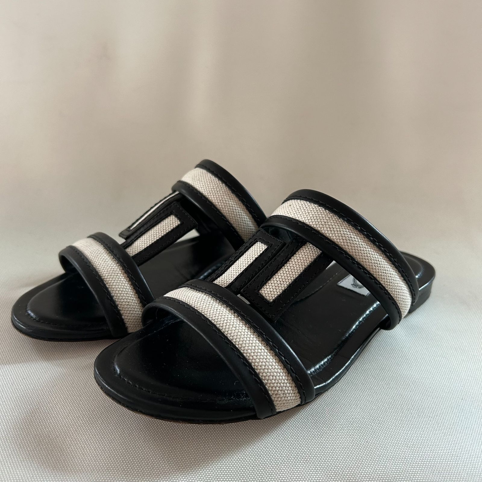 【正規品】　TOD'S トッズ ダブルT　バー　レザー　サンダル　フラット　黒 TOD'S - 【正規品】 TOD'S トッズ ダブルT バー レザー サンダル