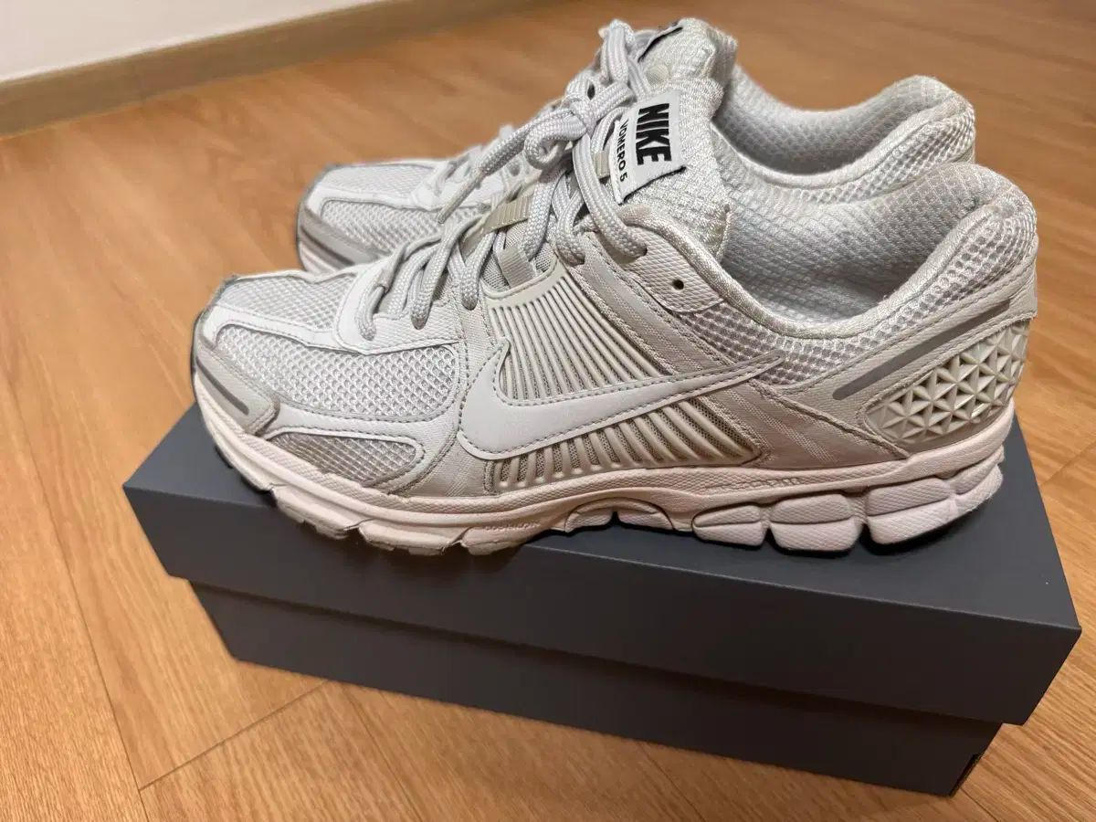 NIKE ナイキ ズーム ボメロ 5 サミット 白 275