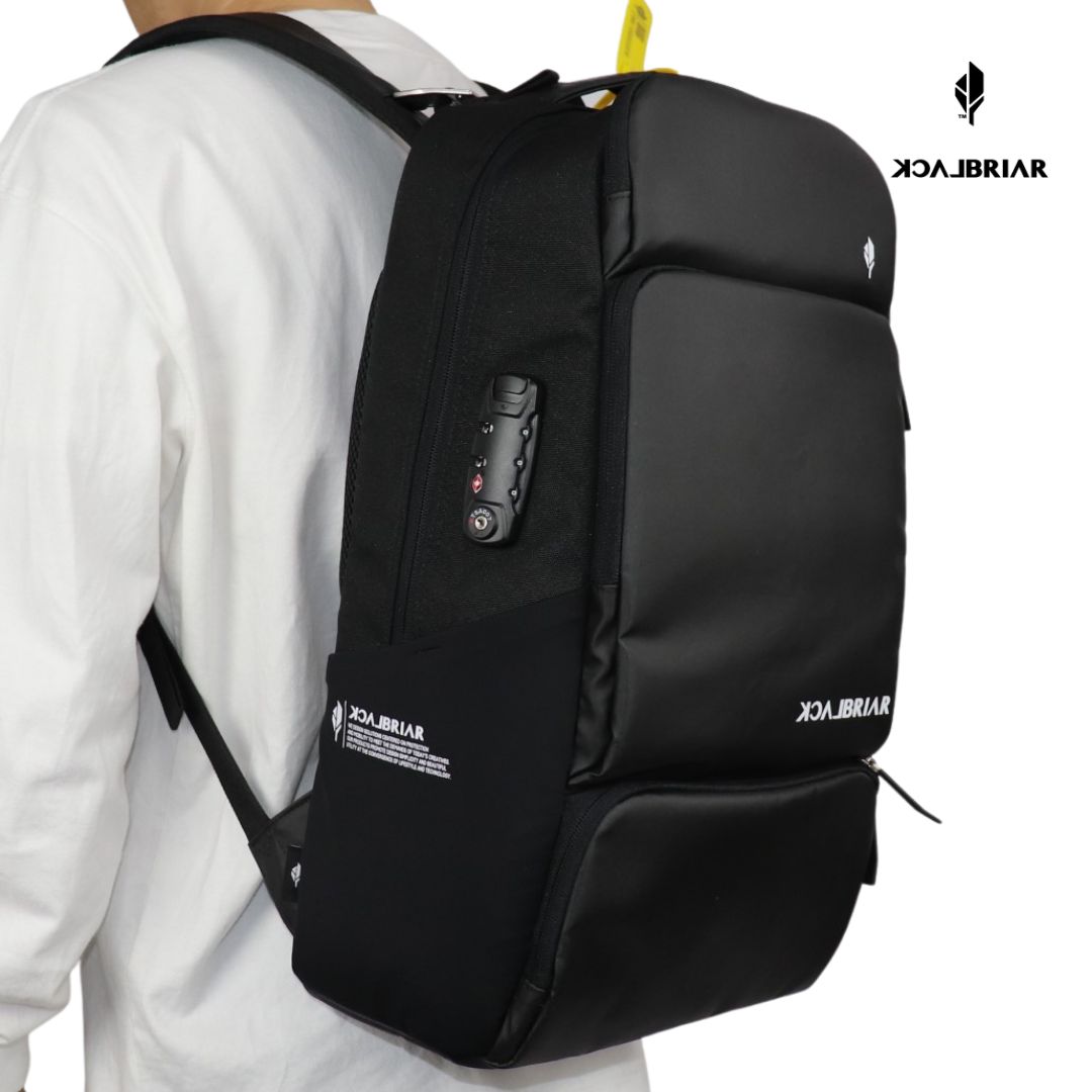 BLACKBRIARブラックブライヤー20L Urban Backpack 黒 希望小売価格￥19,800（税込）