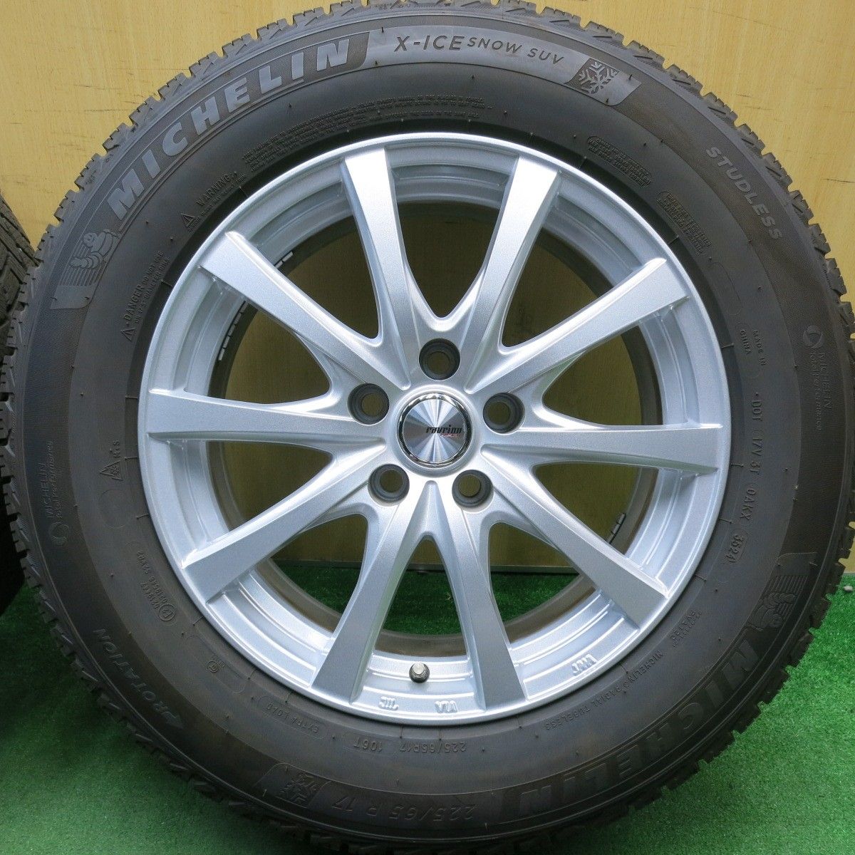 SUV ravrion