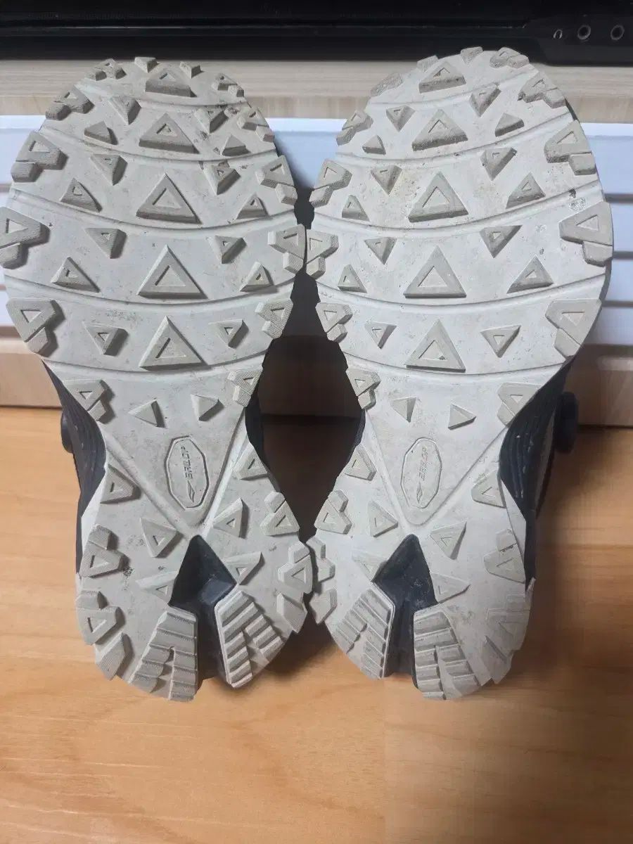 トレッキングシューズ