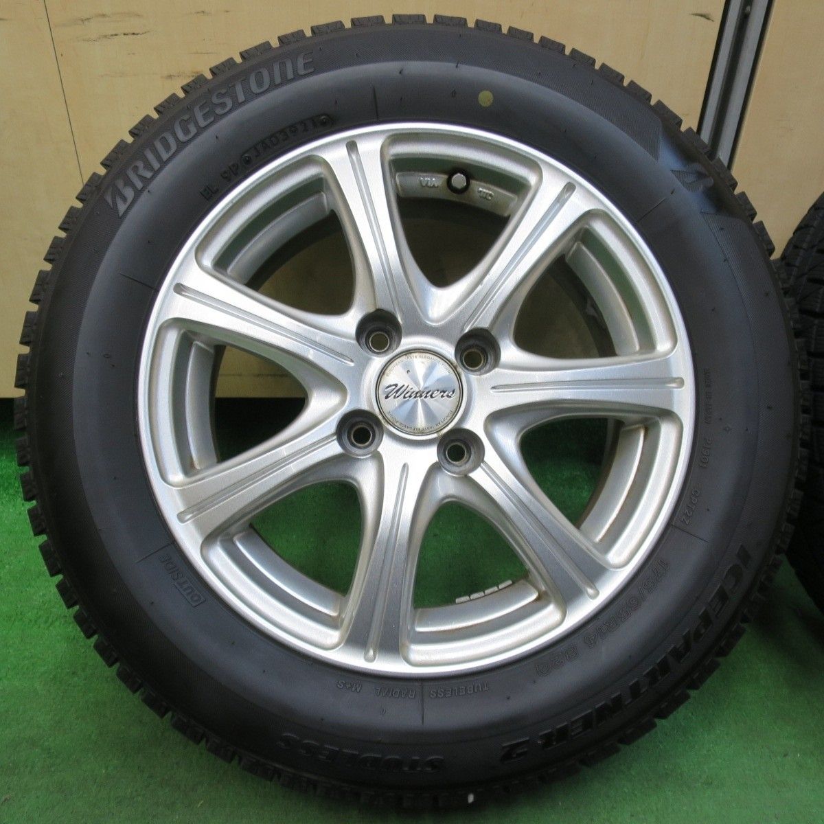 ☆送料込☆バリ溝☆21年製☆ブリジストン アイスパートナー2 215/60R16 バリ溝！21年！8.5分☆スタッドレス 175/65R14 ブリヂストン