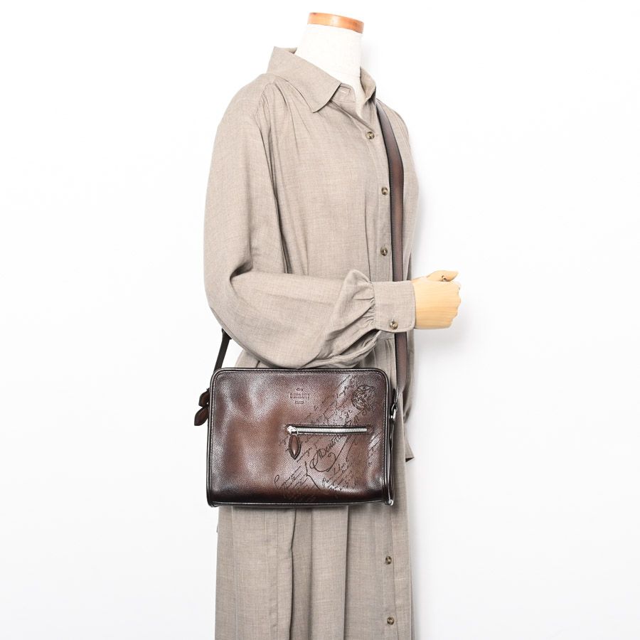 美品 Berluti ベルルッティ ジュルナリエ ネイビー ショルダーバッグ Berluti ベルルッティ ショルダーバッグ ジュルナリエスクリット