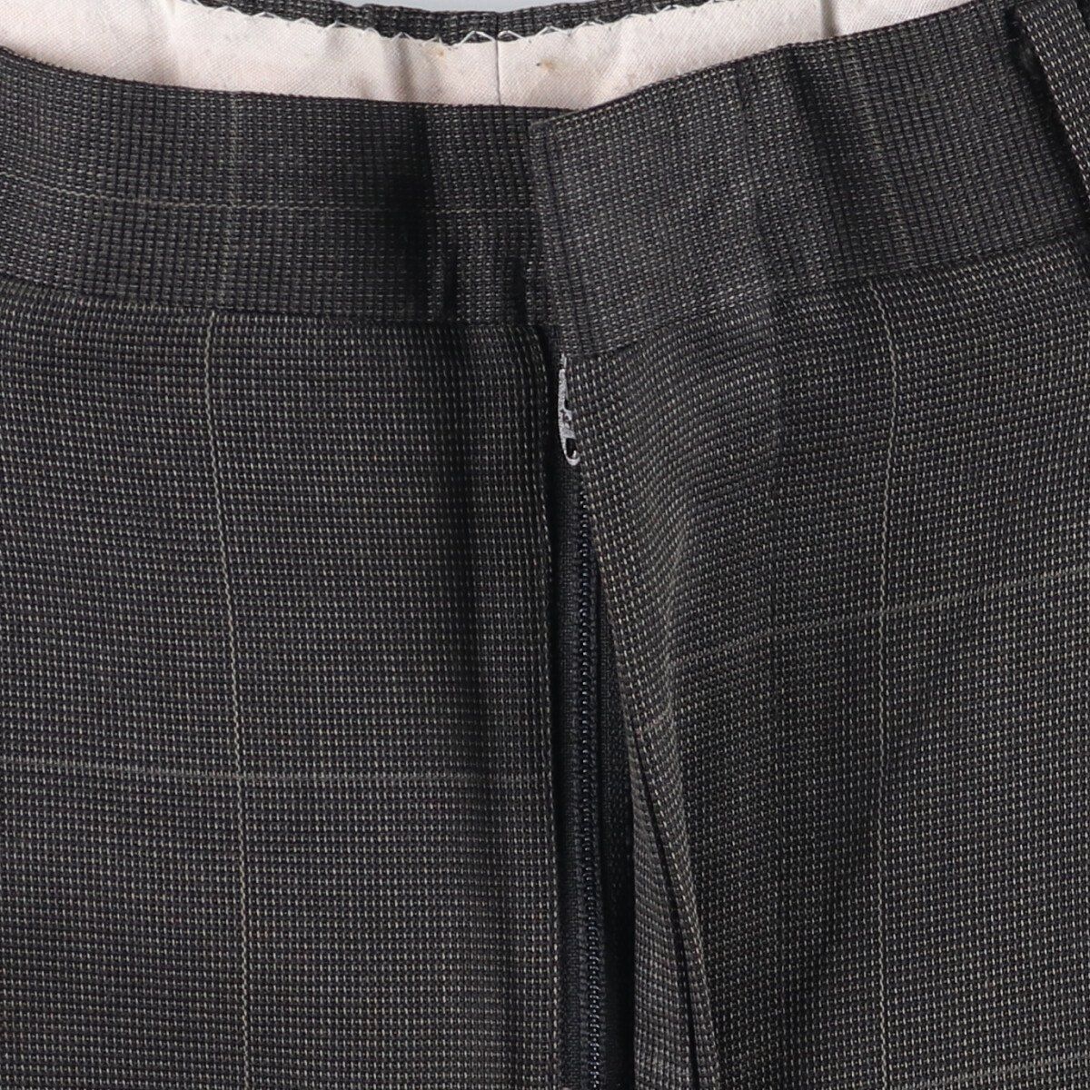 スラックスパンツ