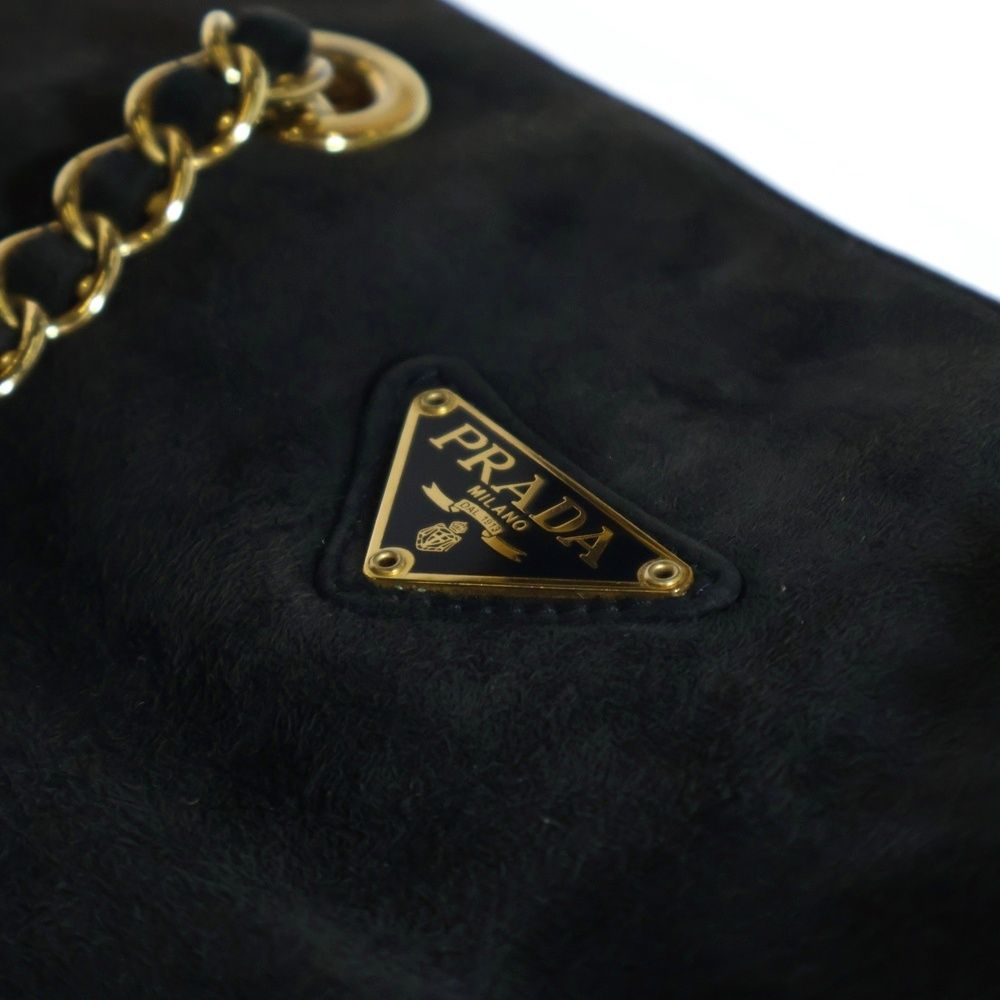 PRADA (プラダ) トライアングルロゴ プレート スエードチェーン