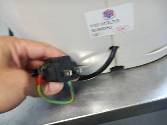 100V