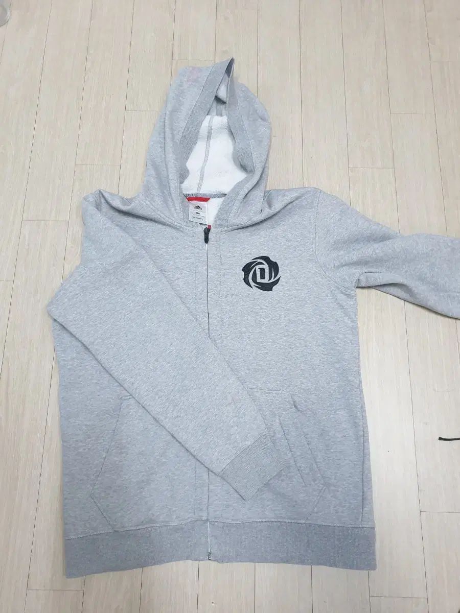 adidas(アディダス) 起毛フード ジップアップ 105 110 生地はいいです クリーン