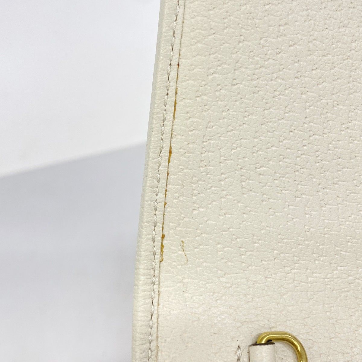 ホワイト ゴールド金具