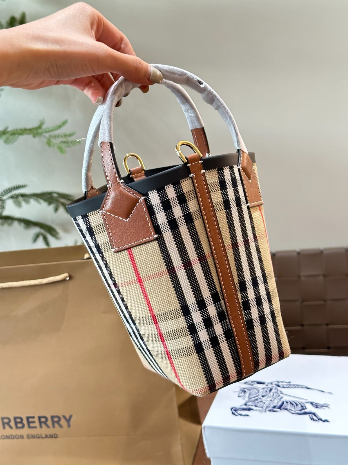 ♦Burberry♦ミニ ロンドン トートバッグ☆正規品☆ BURBERRY バーバリー／BURBERRY 
