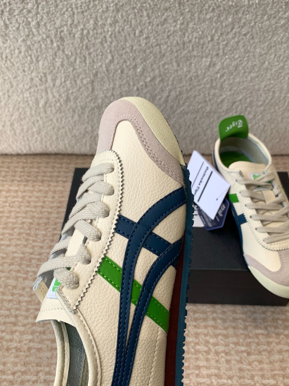 スニーカー